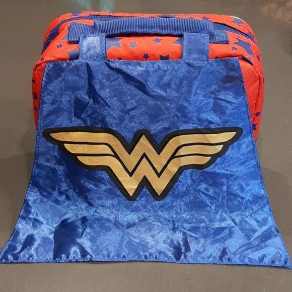 Wonder Woman Insulated Lunch Bag with Collectible Coffee Mug - Picture 6 of 16